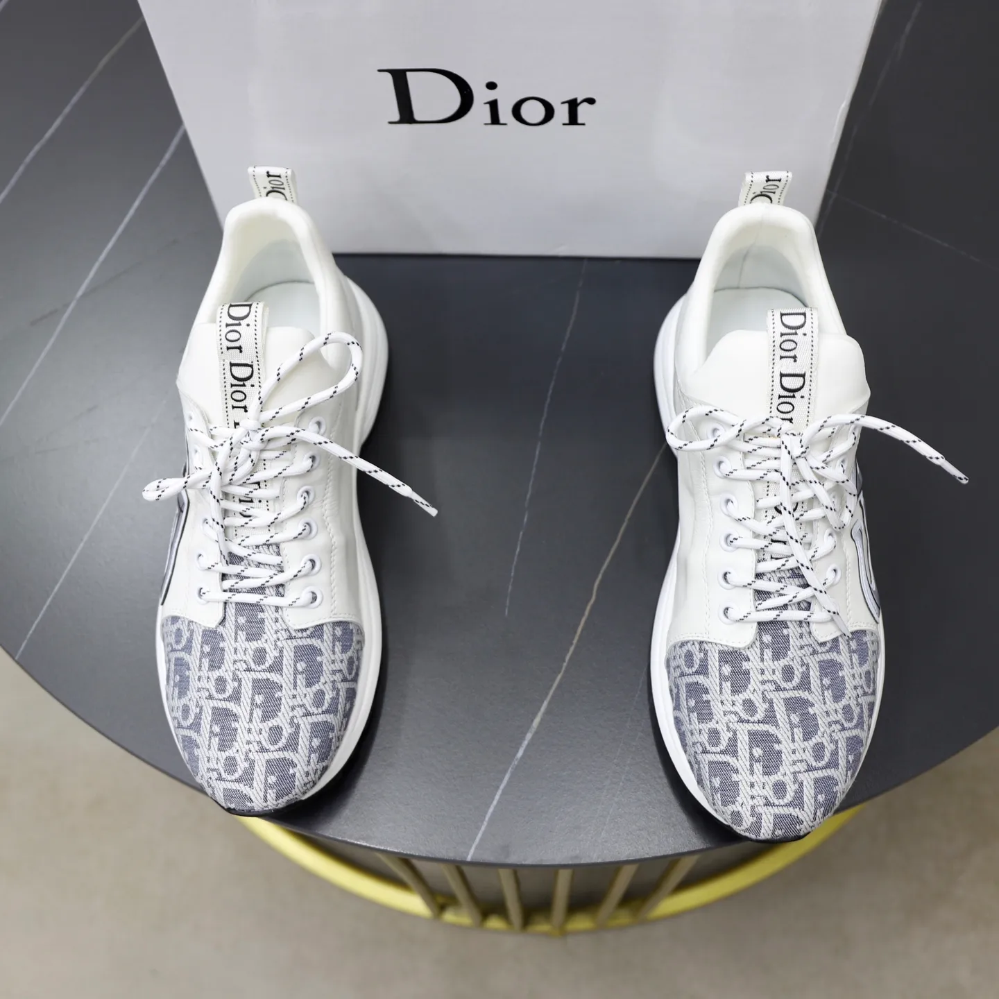 Ex-factory price: 462💰🙅‍♂️🙅‍♂️🙅‍♂️ Brand: Dior DIOR Standard code: 38-44 (45 customized) Grade: Same as the official website Material: Original material splicing Comfortable and breathable lining Lightweight and wear-resistant sports outsole Style category: Men's fashionable casual shoes Running sneakers Distinguished luxury brand elements Top luxury Color: actual picture color